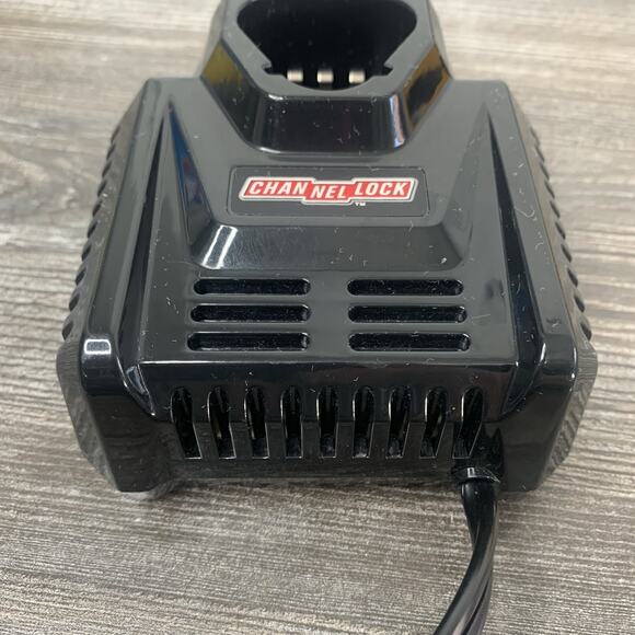 Channel Lock 7101 Charger 120v-60hz 48w 12v Class 2 Battery Charger - Picture 2 of 4